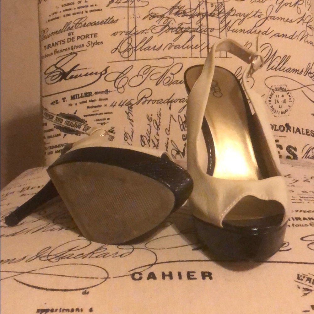 Shoes - Picture 7 of 8